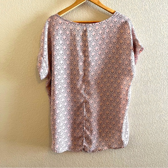 Torrid Multicolor Geo Print Open Back Georgette Blouse Size 0X - Picture 4 of 6